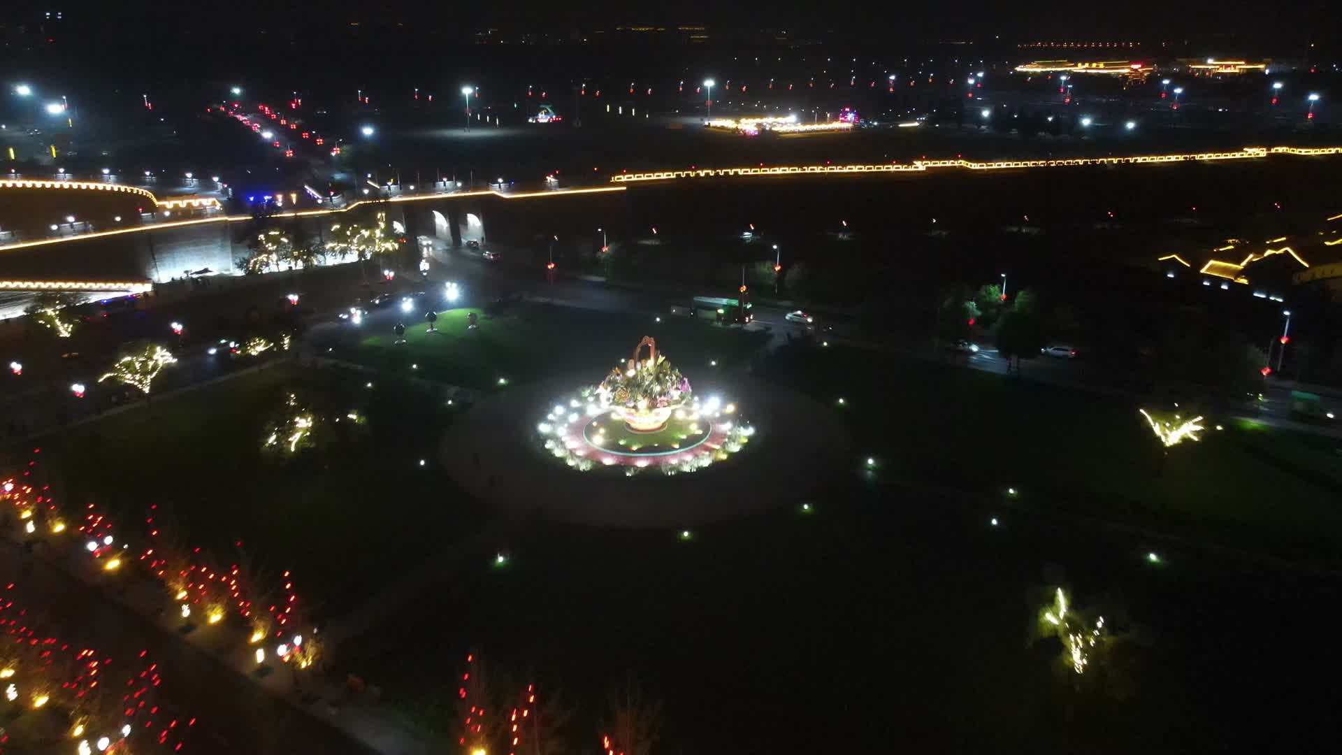 航拍城市公园广场夜景视频的预览图