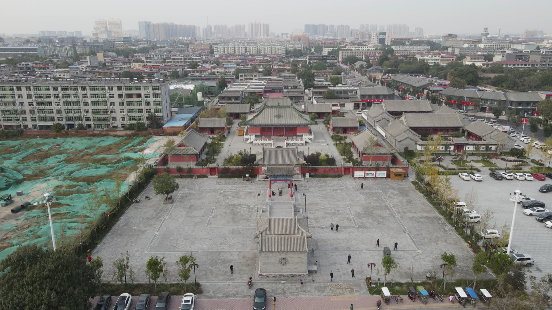 4K航拍城市寺庙建筑视频的预览图
