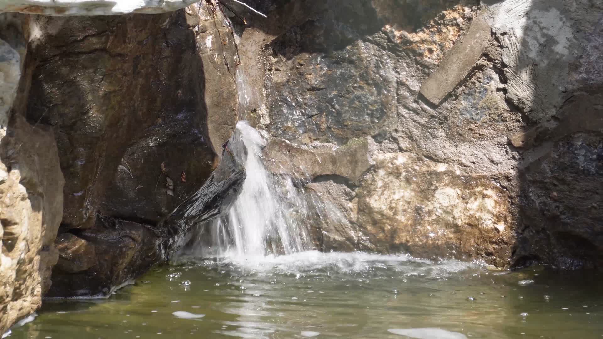风景山水瀑布流水湖水视频的预览图
