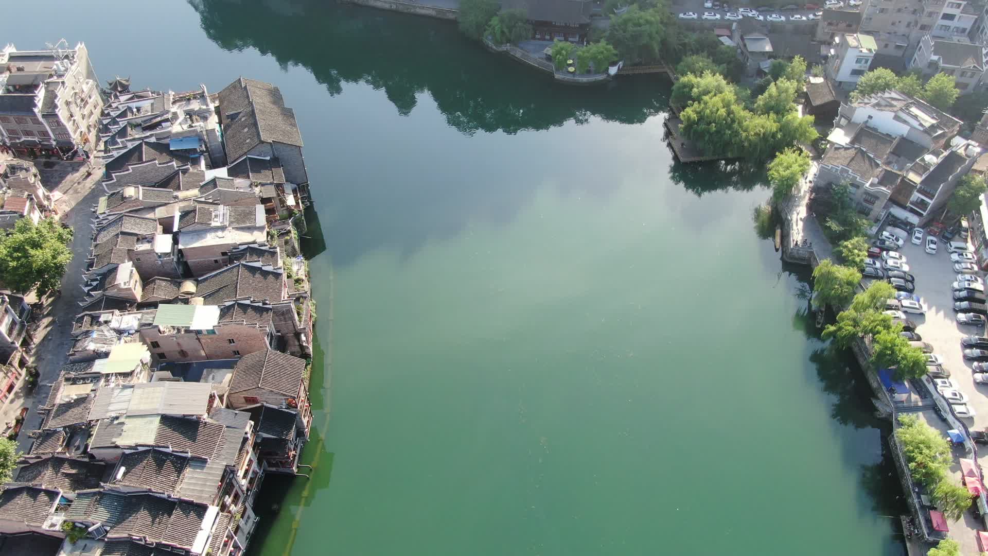航拍贵州镇远古城舞阳河沿河古镇视频的预览图