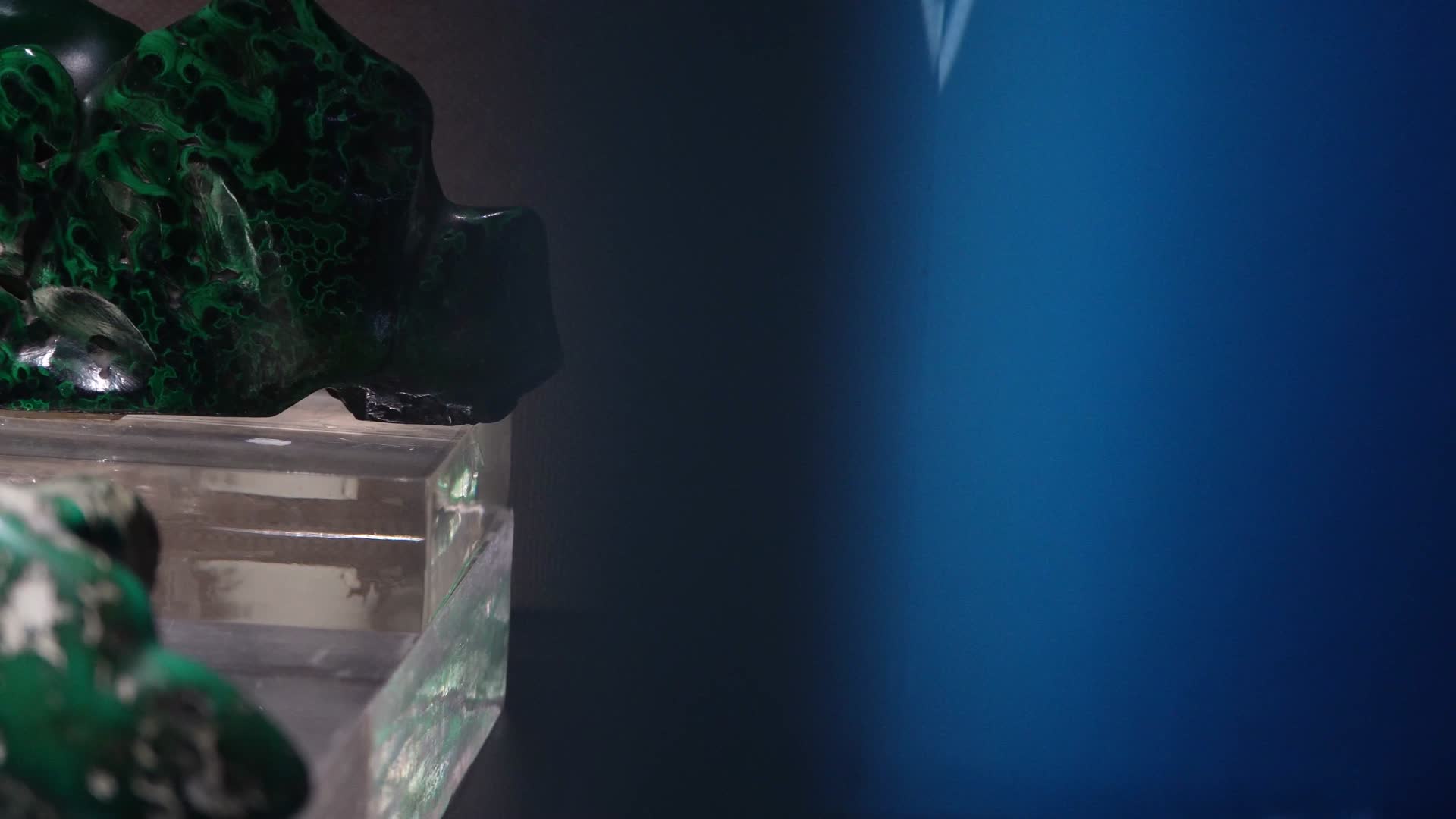玉石玉器孔雀石摆件首饰珠宝视频的预览图