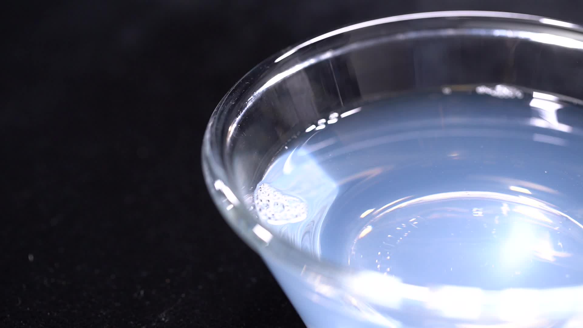 化学添加剂倒出洗洁精浓稠液体增稠剂视频的预览图