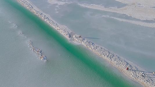 4K航拍翡翠湖视频的预览图