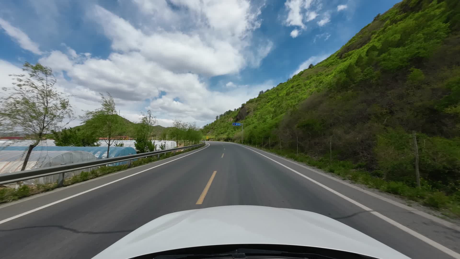 车窗外风景开车在路上视频的预览图