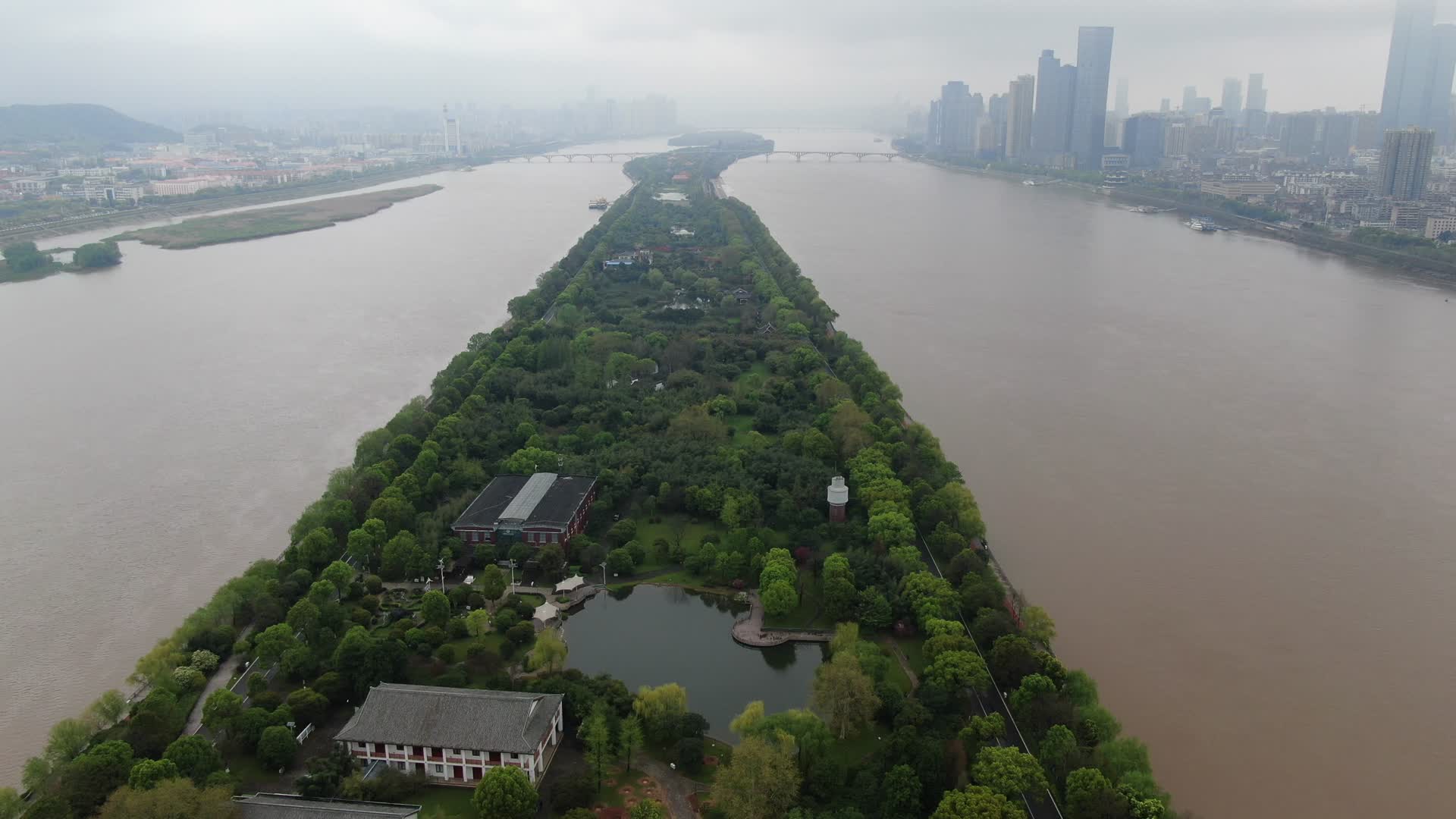湖南长沙湘江橘子洲涨洪水航拍视频的预览图