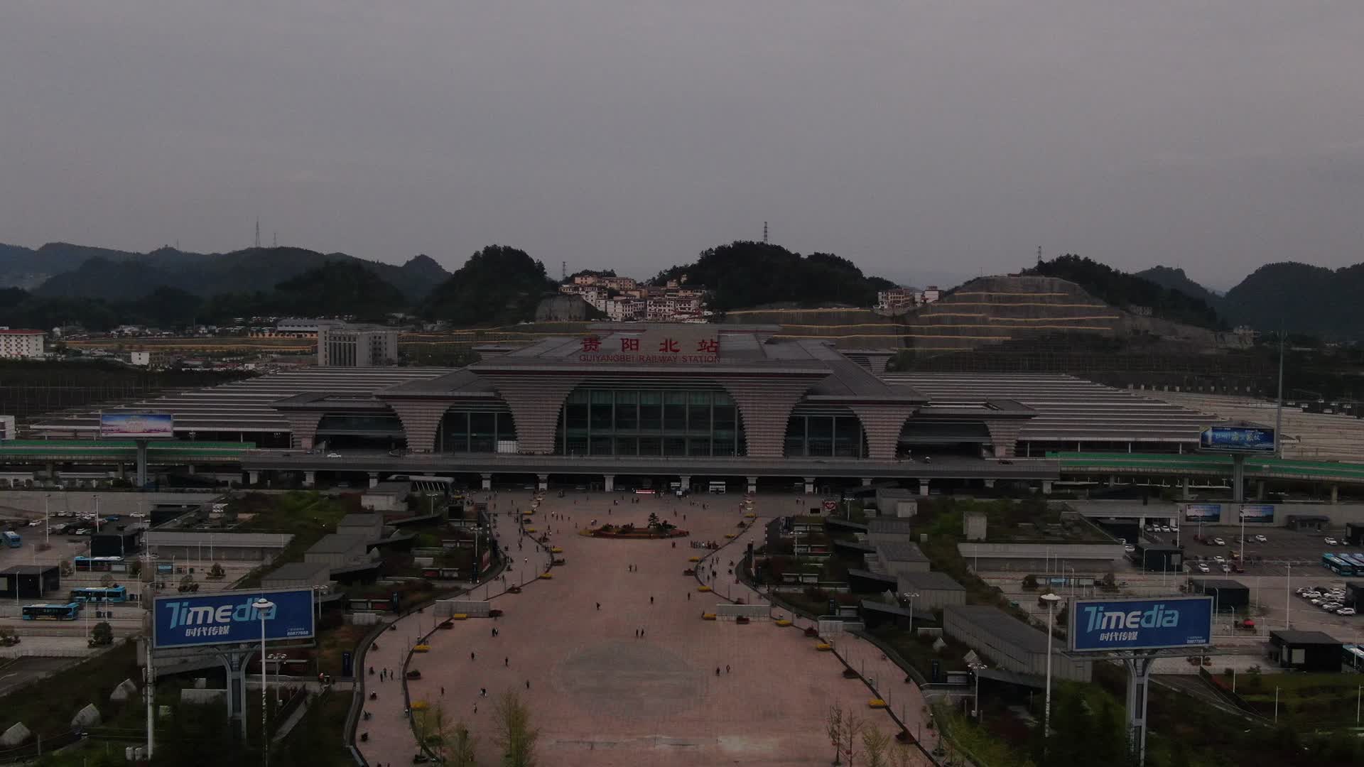 航拍贵州贵阳北站高铁站视频的预览图