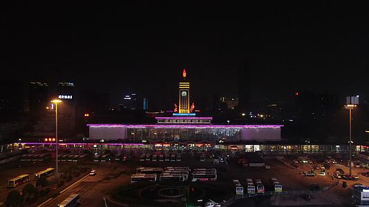 湖南长沙火车站夜景航拍视频的预览图