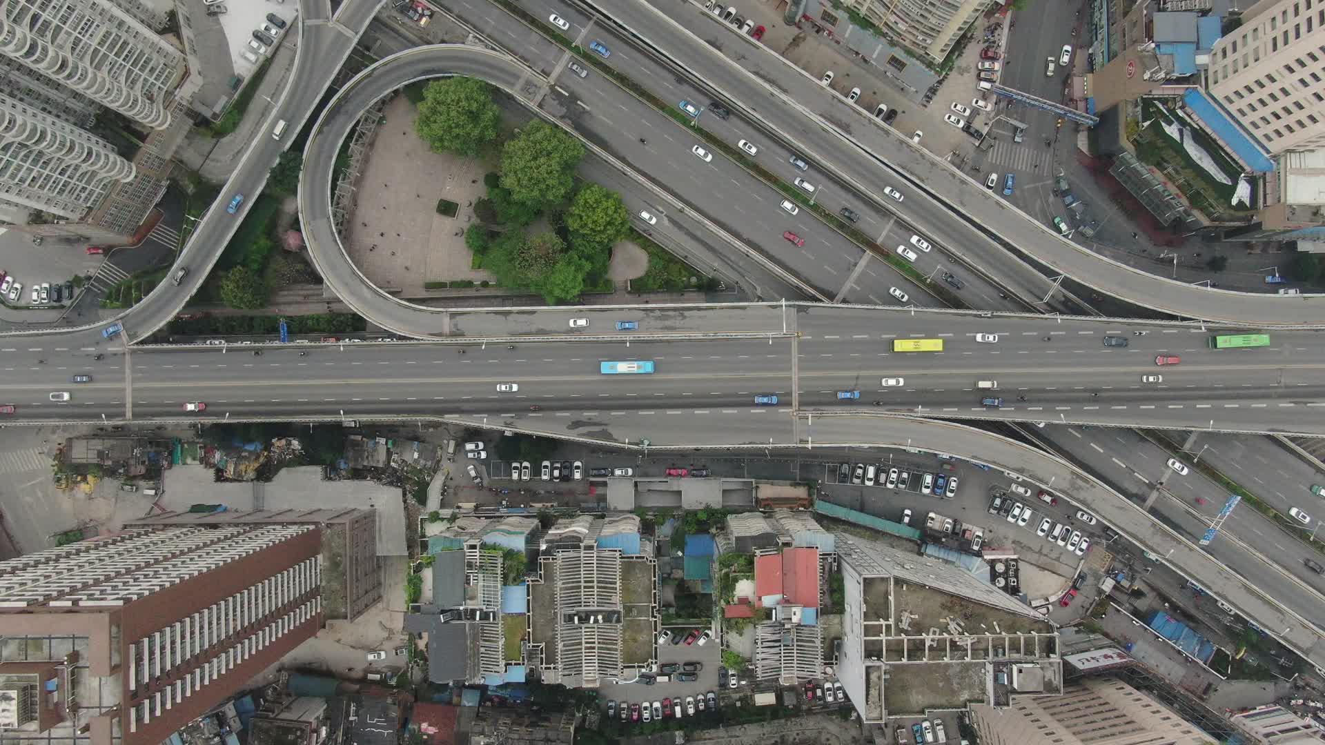 航拍贵州贵阳花果园立交桥交通视频的预览图