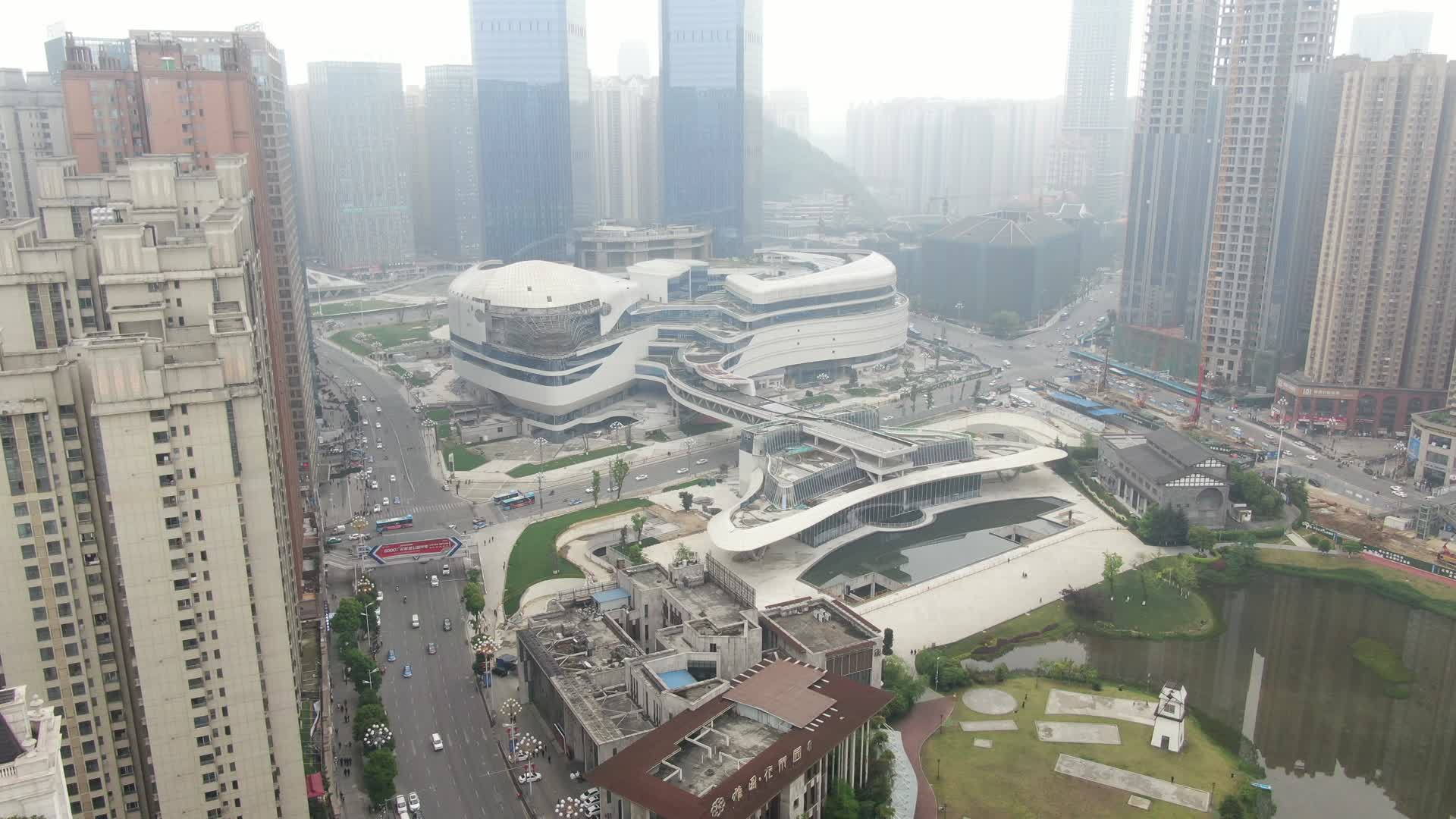 航拍贵州贵阳城市雾霾天气视频的预览图