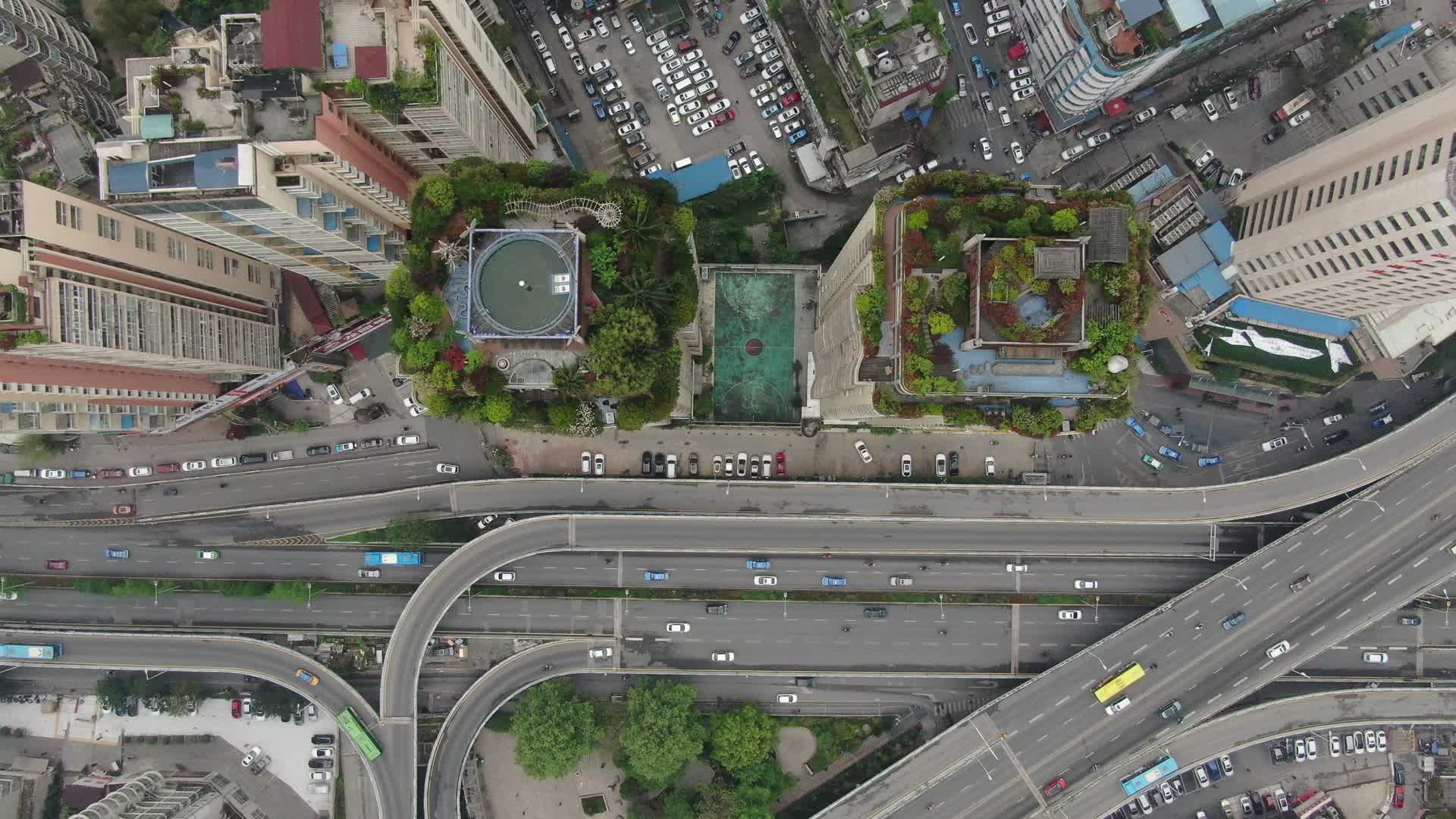 航拍贵州贵阳花果园立交桥交通视频的预览图