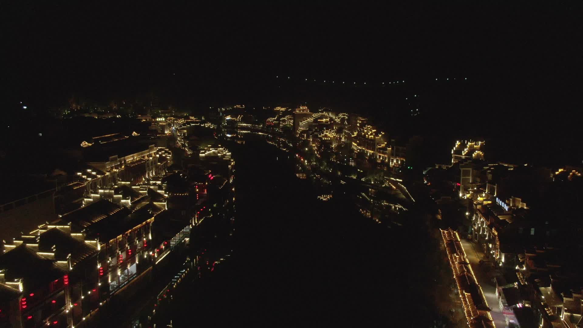 航拍贵州镇远古镇5A景区夜景视频的预览图