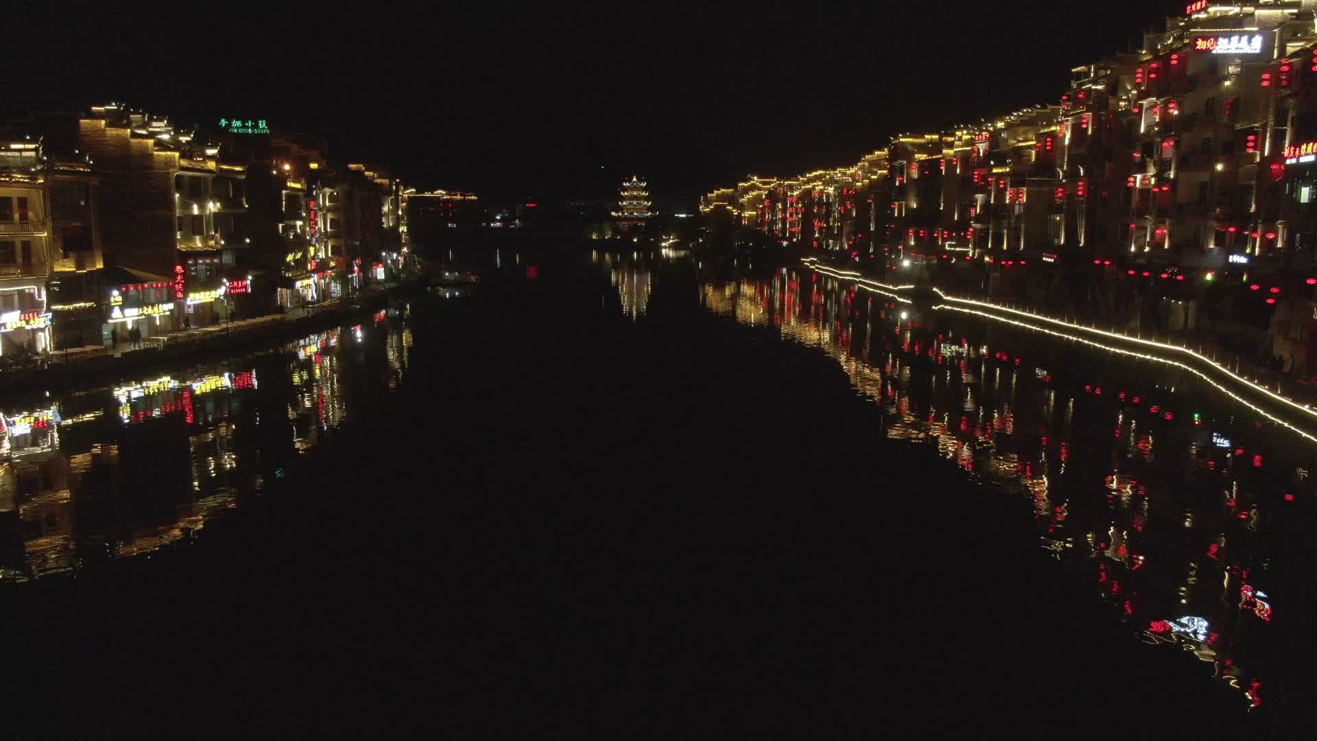 航拍贵州镇远古镇5A景区夜景视频的预览图
