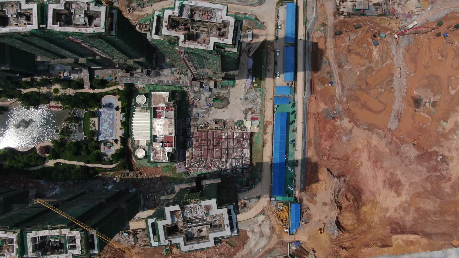 航拍城市建设施工工地视频的预览图