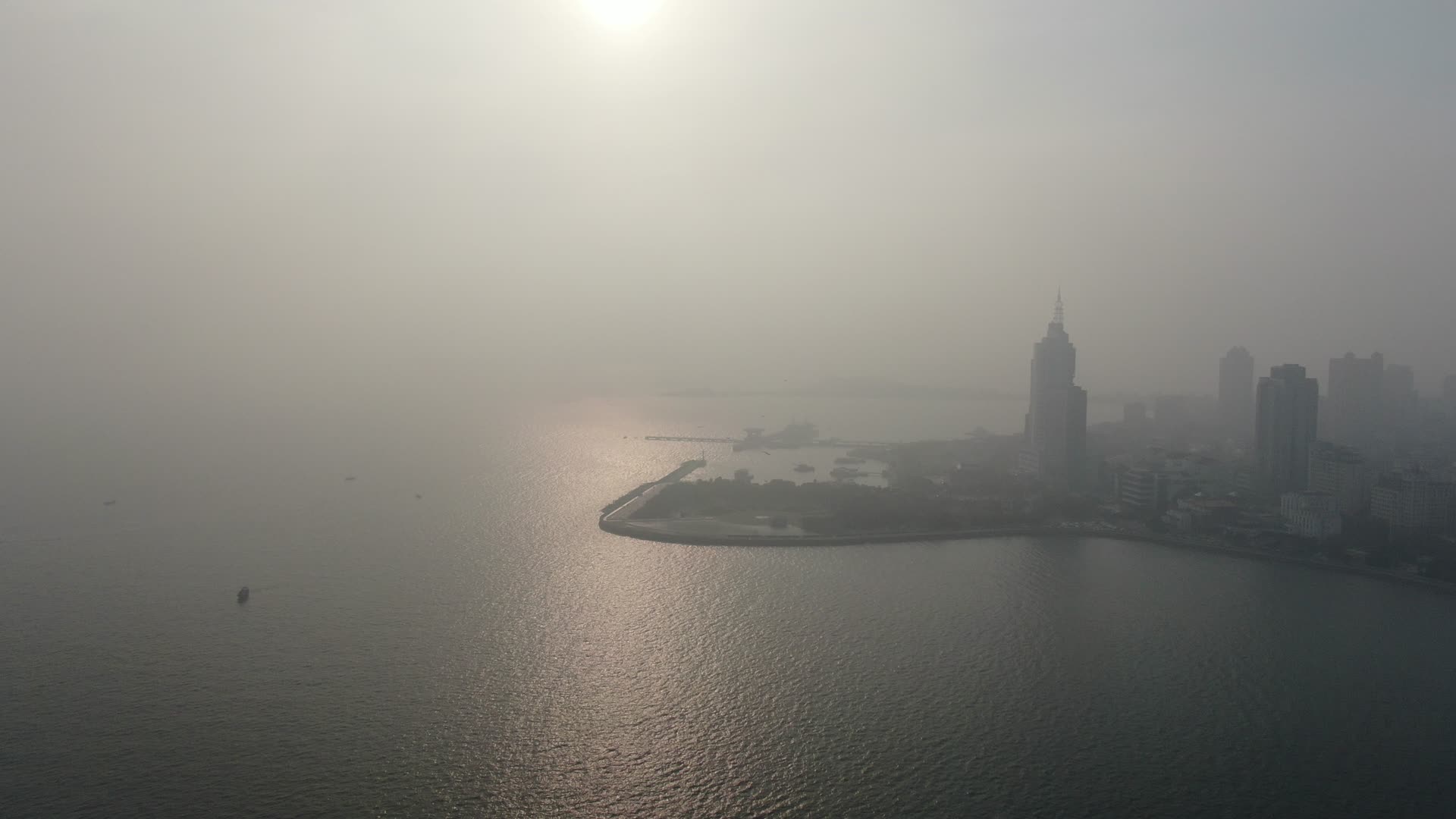 航拍海滨城市山东青岛风光视频的预览图