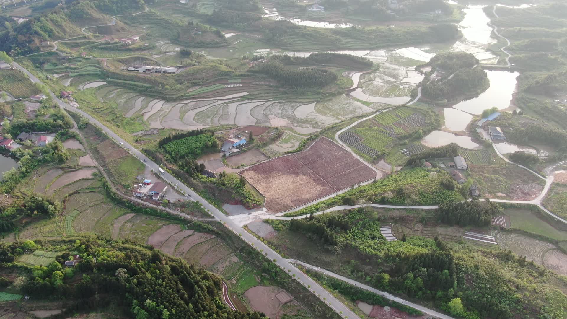 航拍乡村田园农业种植基地视频的预览图