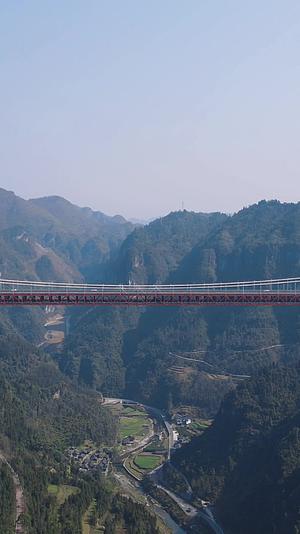 航拍云海公路湘西矮寨大桥竖屏视频的预览图