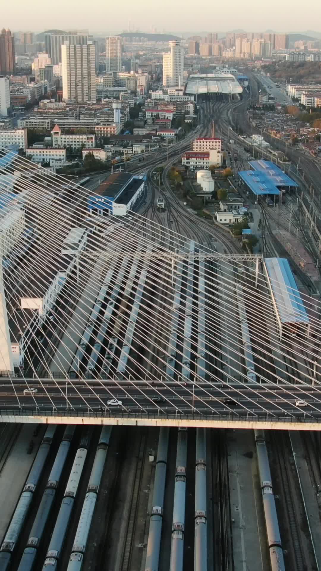 江苏徐州和平大桥竖屏航拍视频的预览图