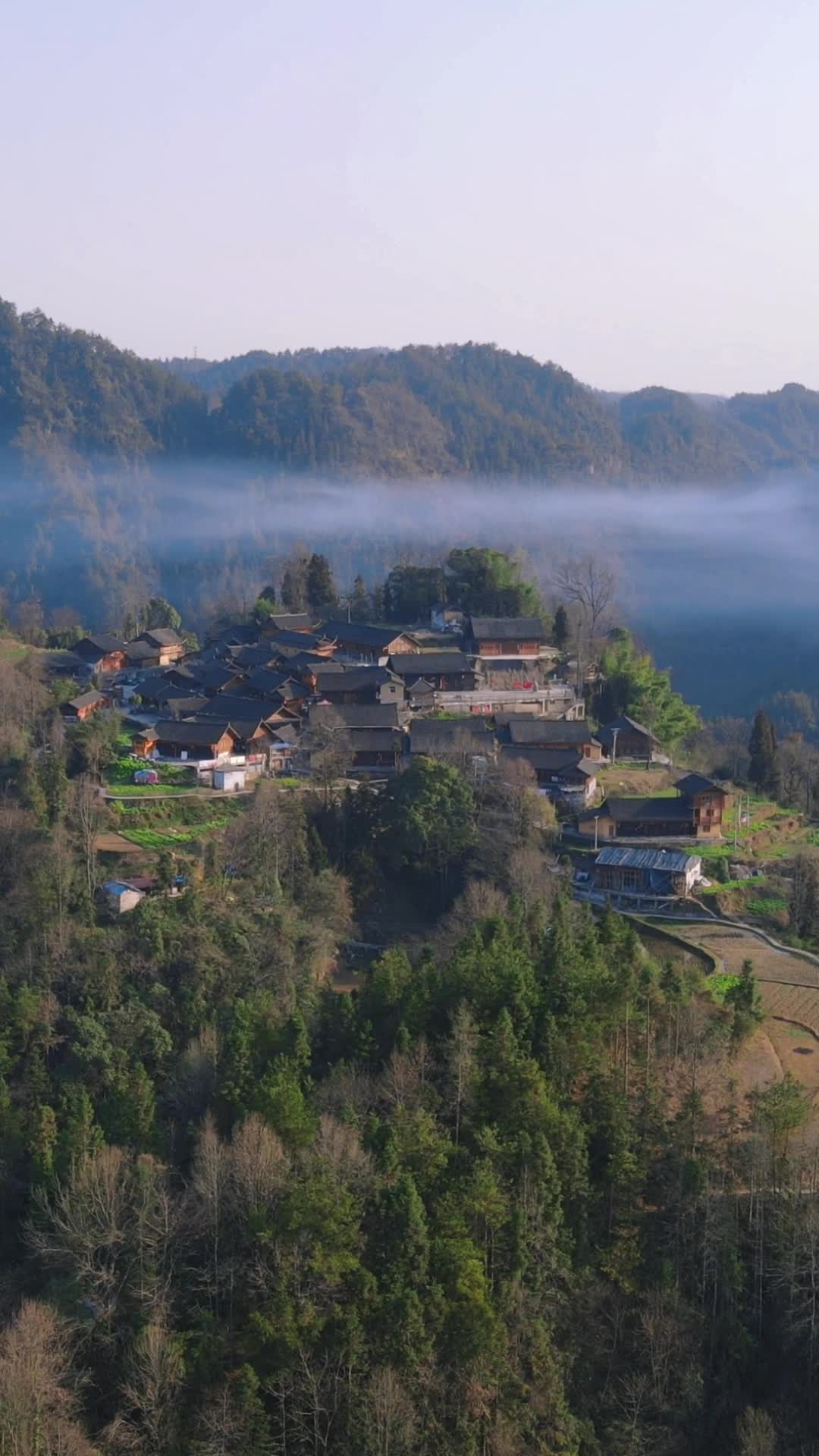 航拍湖南湘西十八洞村竖屏视频的预览图