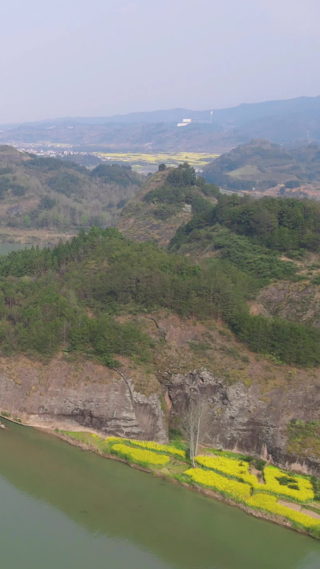 贵州哈市特地貌山川航拍视频的预览图