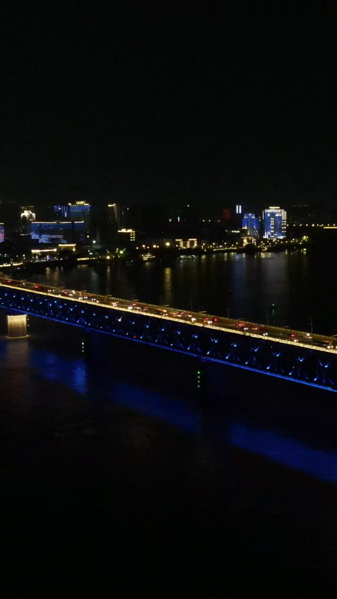 湖北武汉城市夜景竖屏航拍视频的预览图