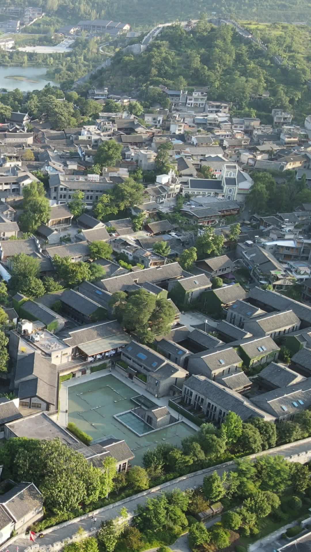 航拍贵州贵阳青岩古镇5A景区竖屏视频的预览图