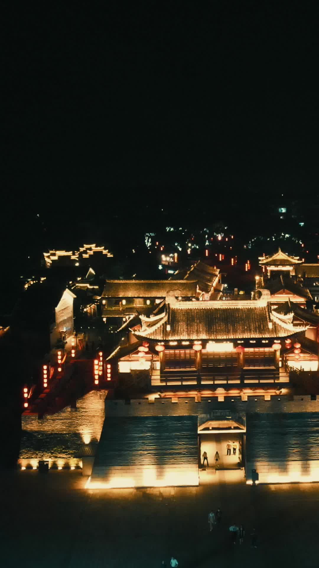 江西赣州江南宋城夜景航拍视频的预览图