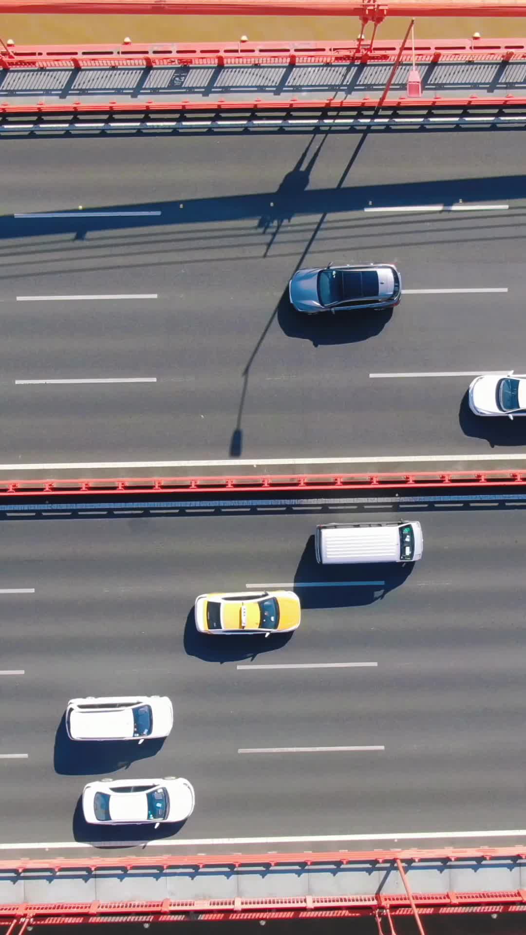 城市桥梁交通车辆行驶航拍视频的预览图