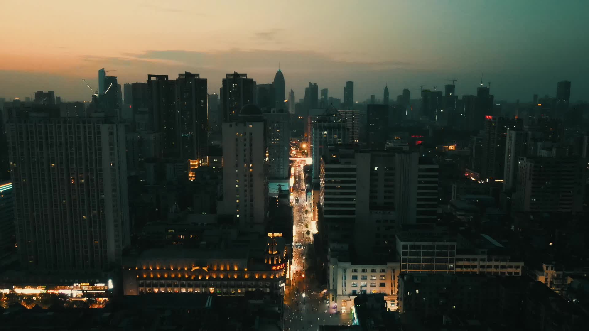 武汉江汉路步行街夜景竖屏航拍视频的预览图