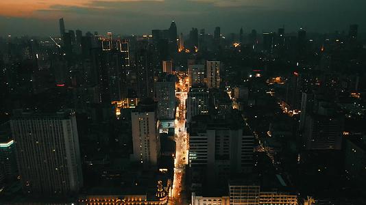 武汉江汉路步行街夜景竖屏航拍视频的预览图