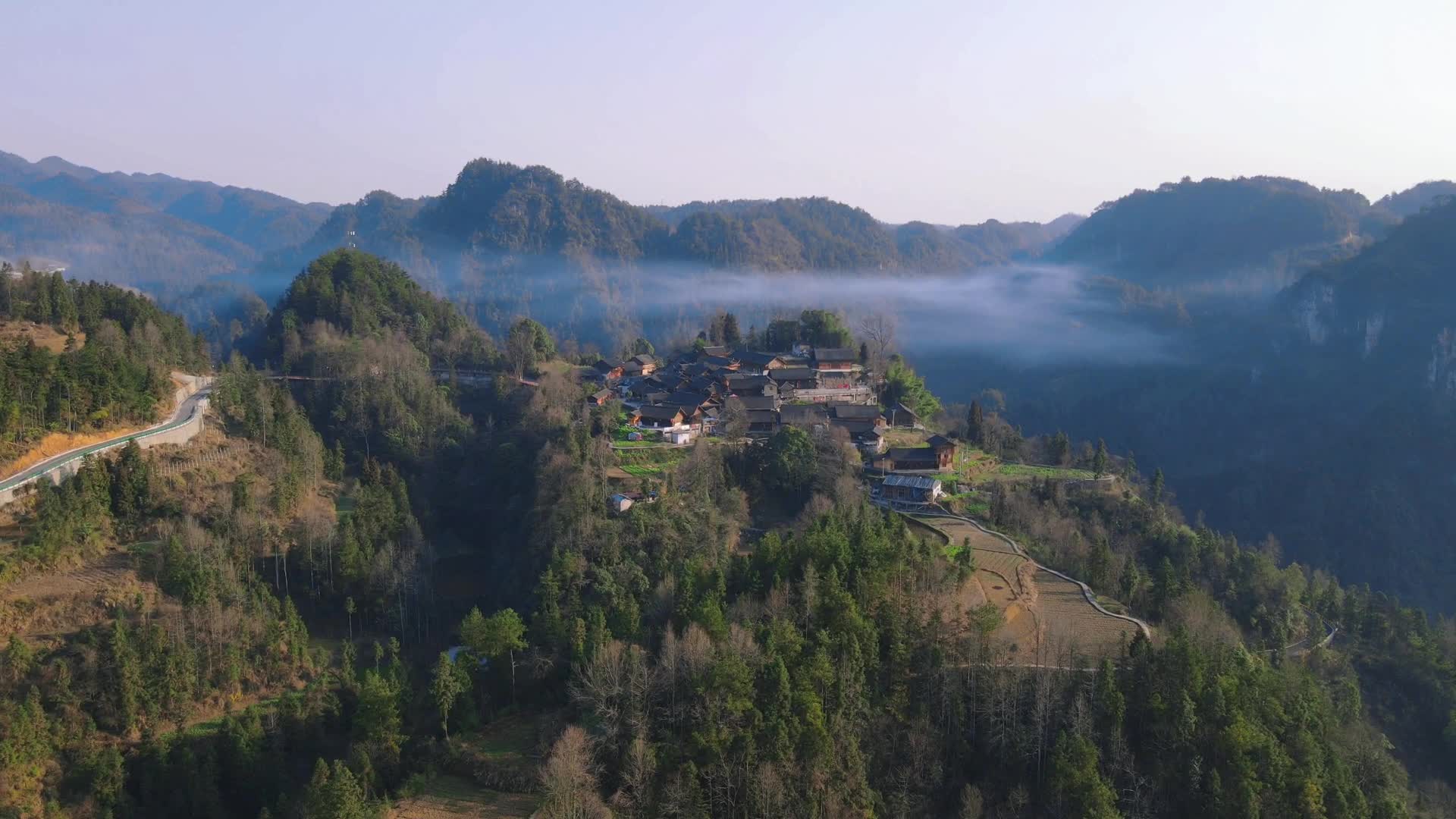 航拍湖南湘西十八洞村视频的预览图