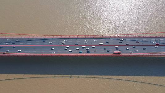 湖北武汉鹦鹉洲大桥交通竖屏航拍视频的预览图