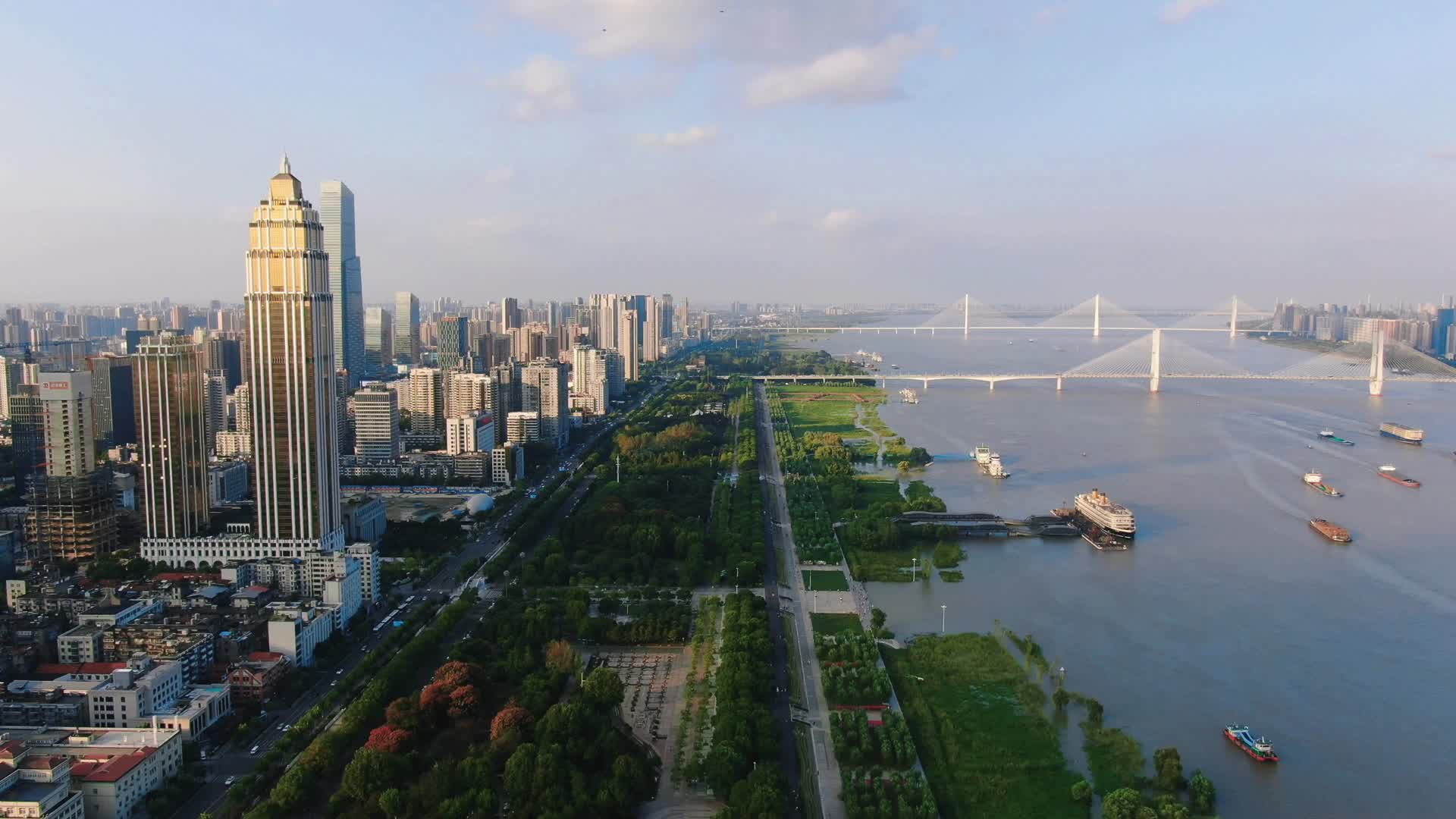湖北武汉长江风光航拍视频的预览图