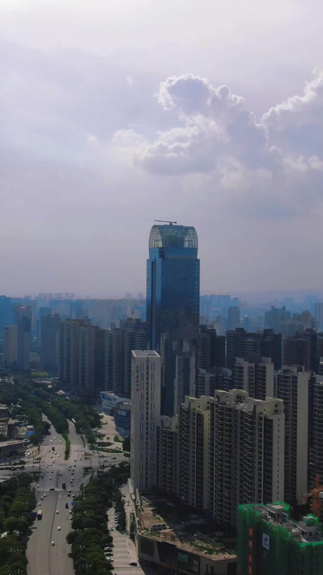江西赣州城市风光交通竖屏航拍视频的预览图