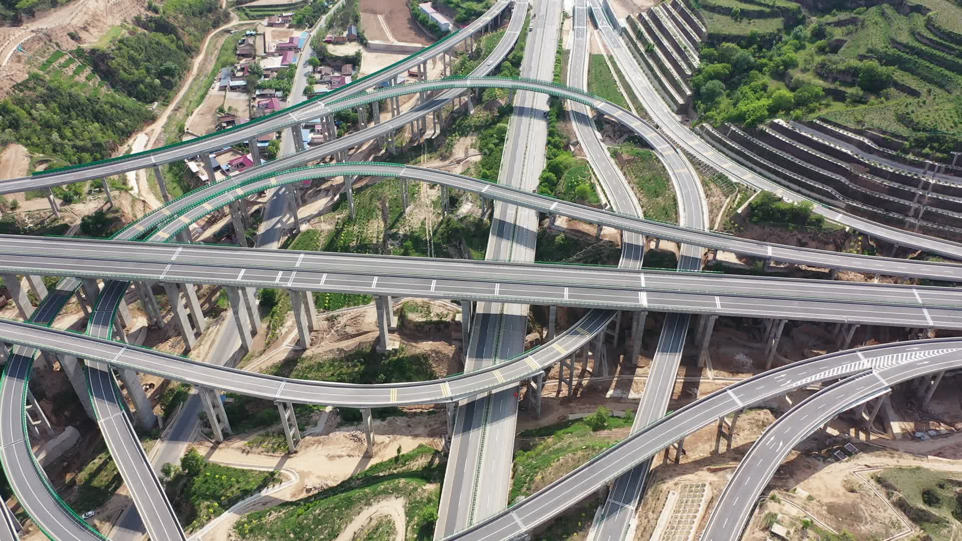 甘肃省最大高速立交枢纽就在庆阳市境内视频的预览图