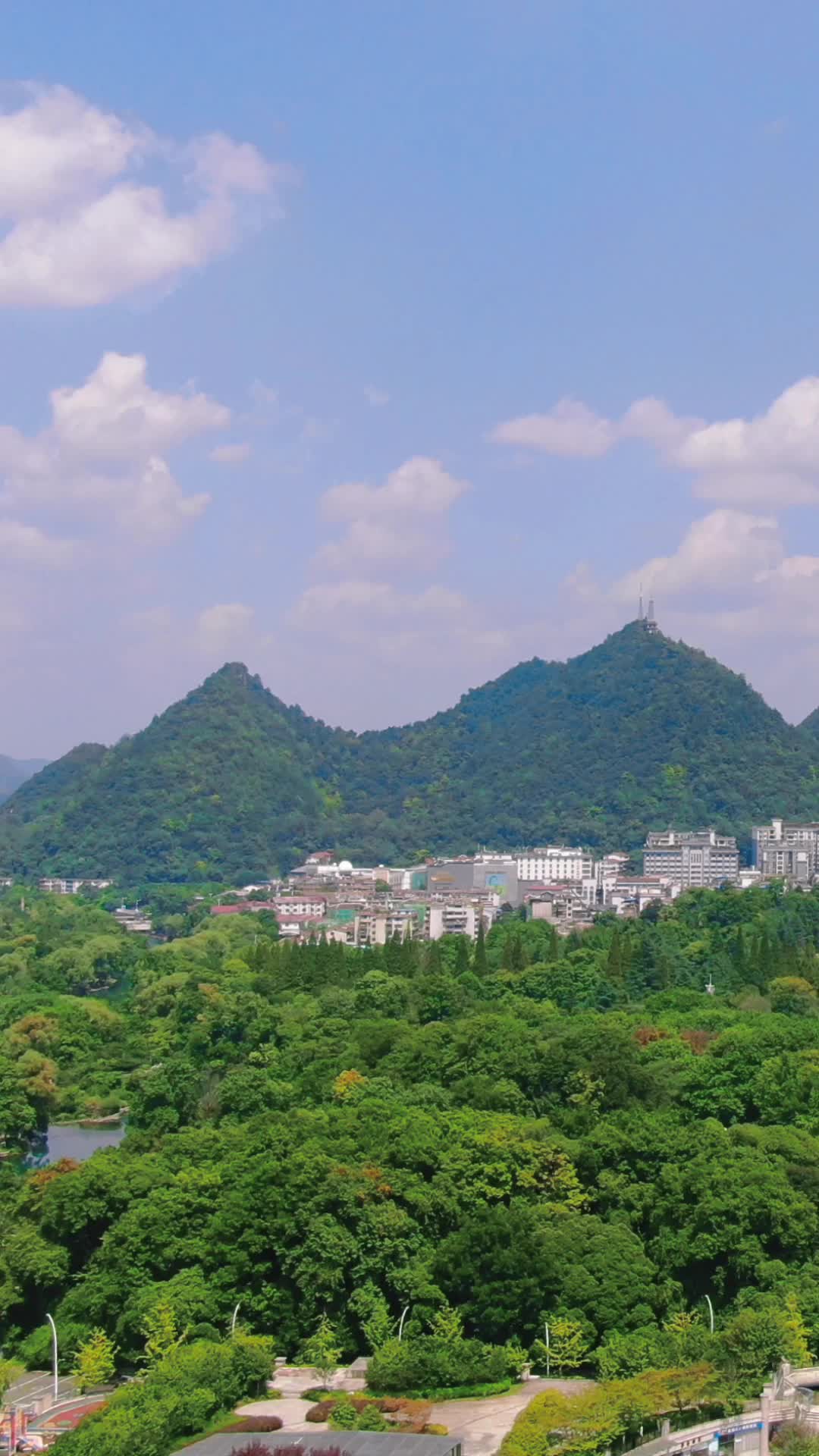 航拍贵州贵阳花溪公园视频的预览图