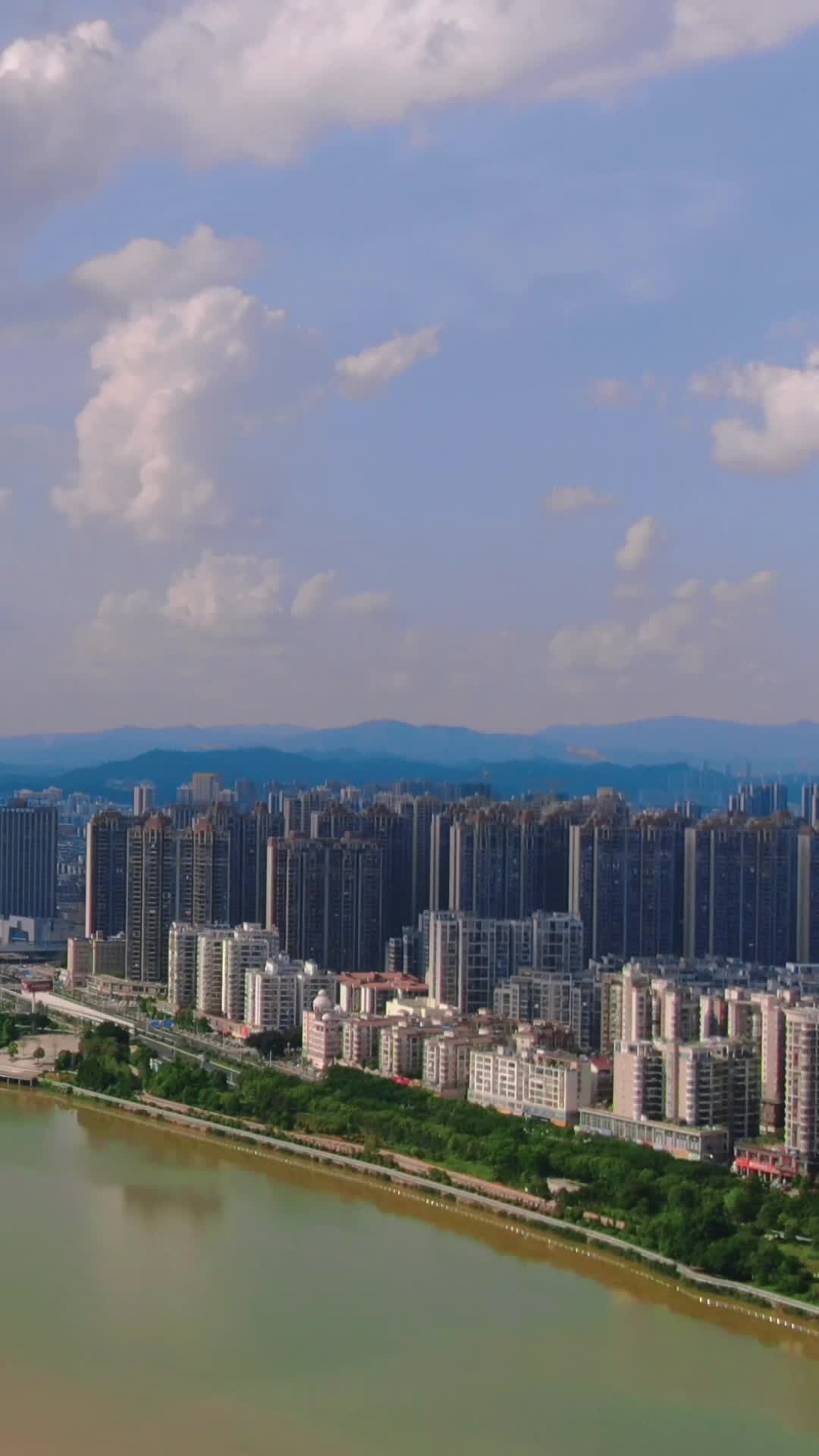 航拍江西赣州城市风光竖屏视频的预览图
