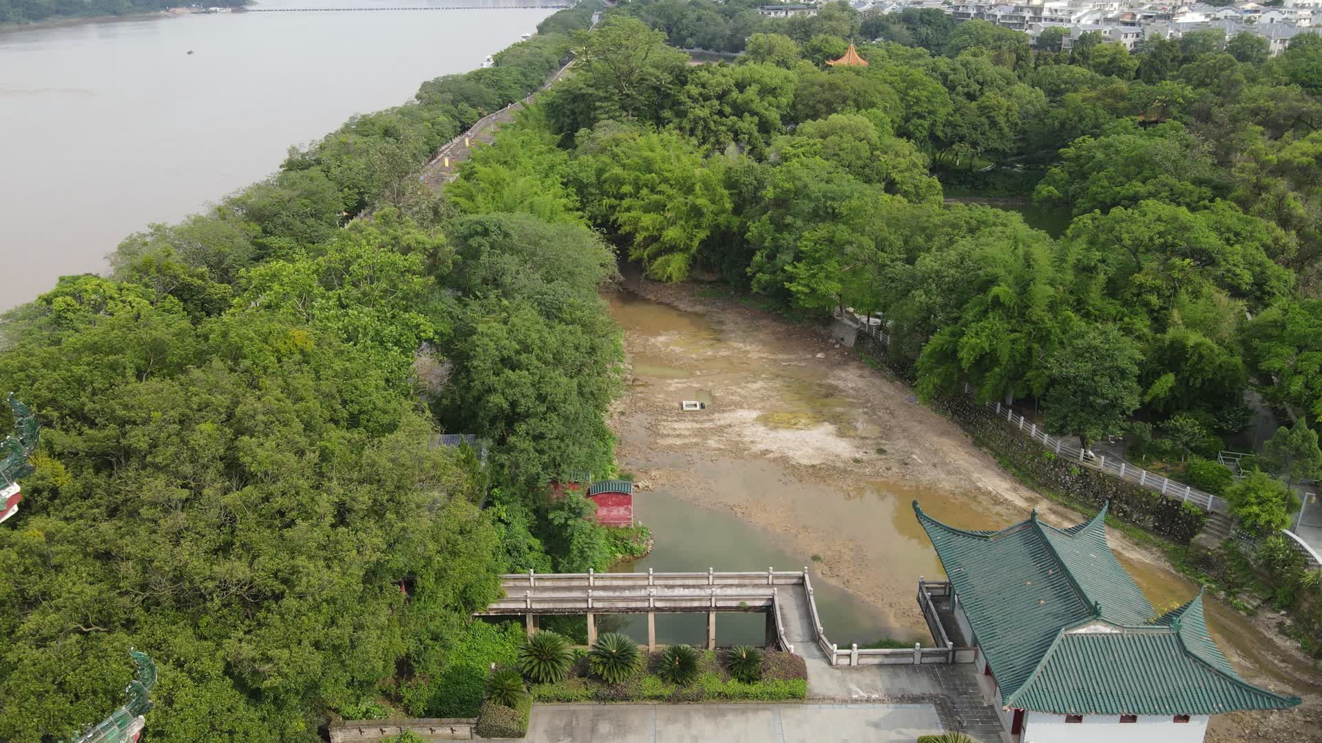 航拍江西赣州八镜台4A景区视频的预览图
