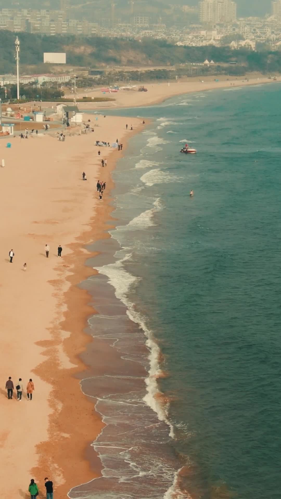 山东青岛海边沙滩大海竖屏航拍视频的预览图