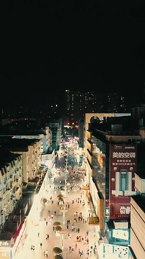 山东青岛台东步行街夜景竖屏视频的预览图