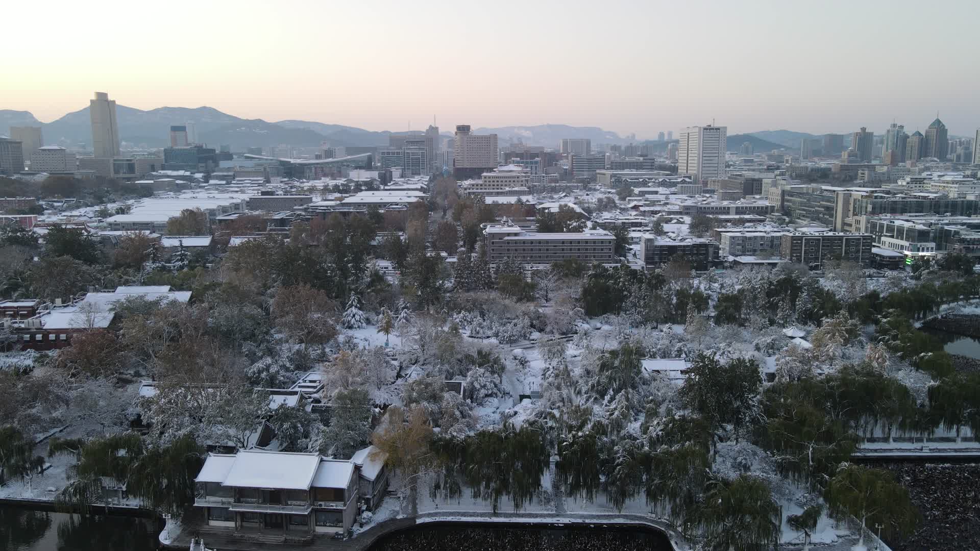 4K航拍山东济南城市雪景视频的预览图