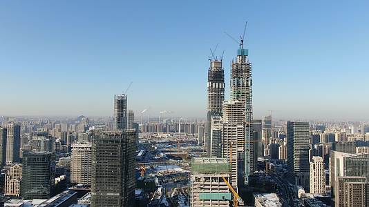 4K航拍山东济南城市发展高楼建设视频的预览图