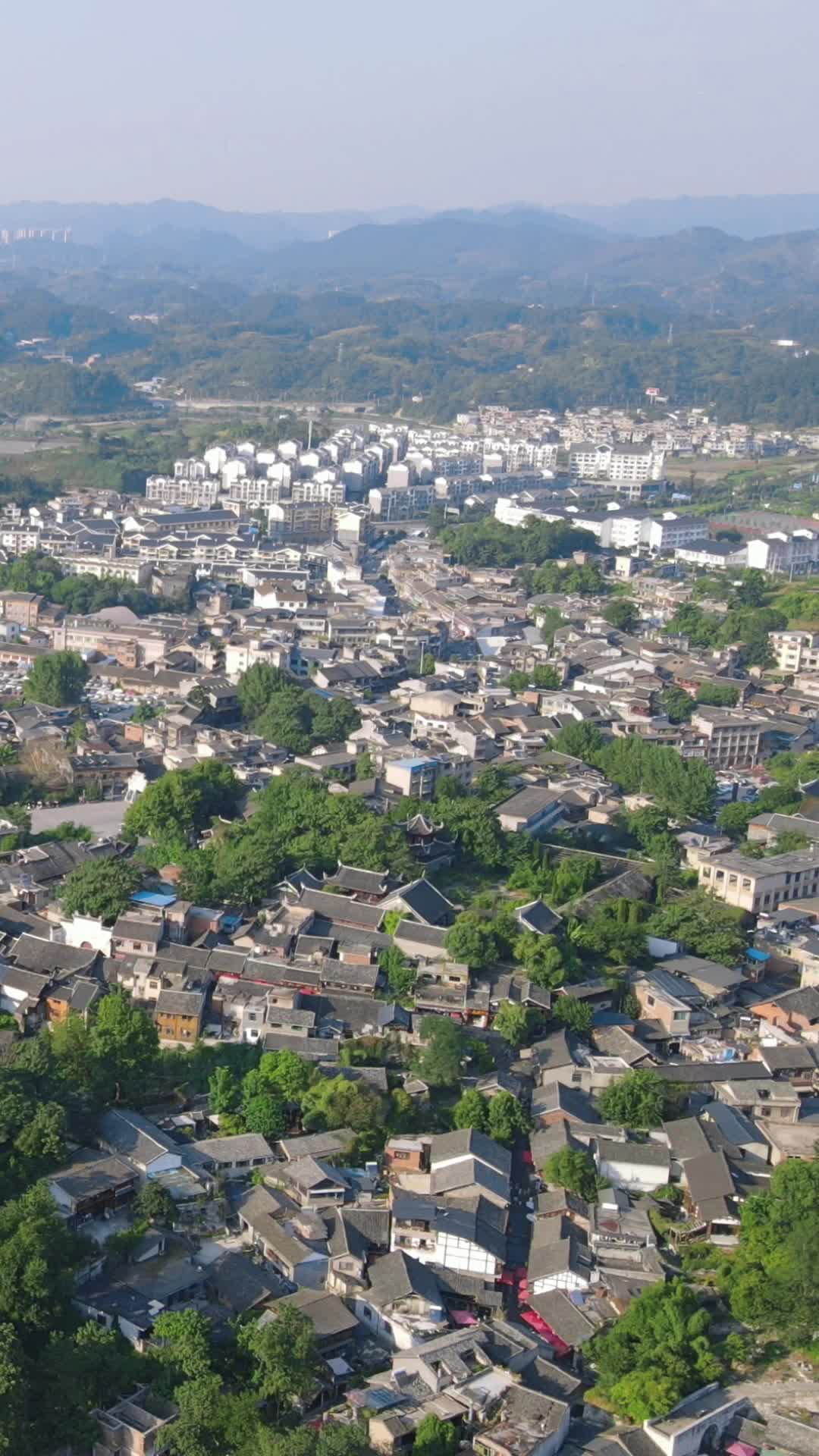 航拍贵州贵阳青岩古镇竖屏视频的预览图