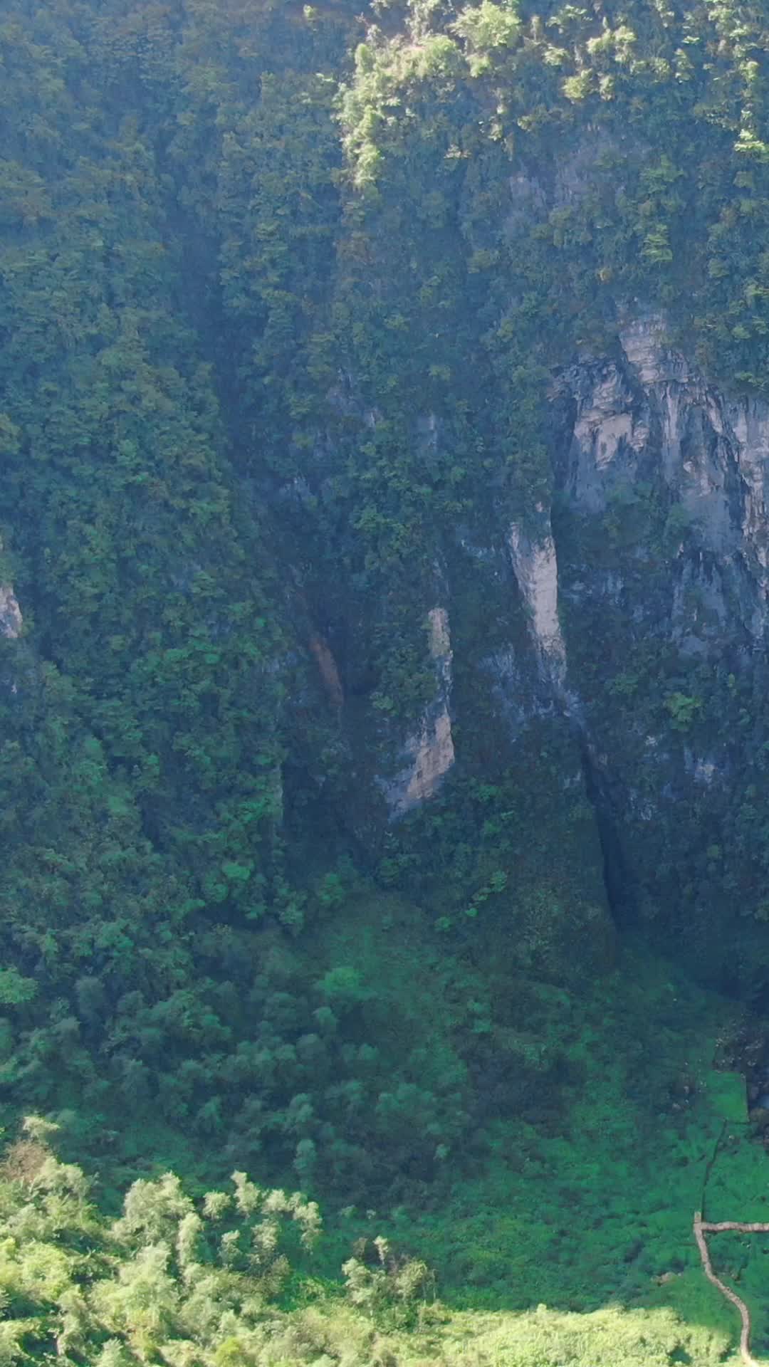 航拍湖南湘西地质公园竖屏视频的预览图