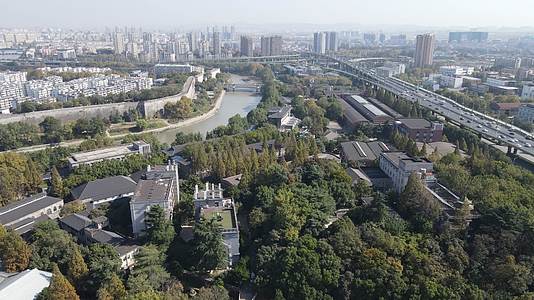 航拍南京南城墙秦淮河风光视频的预览图