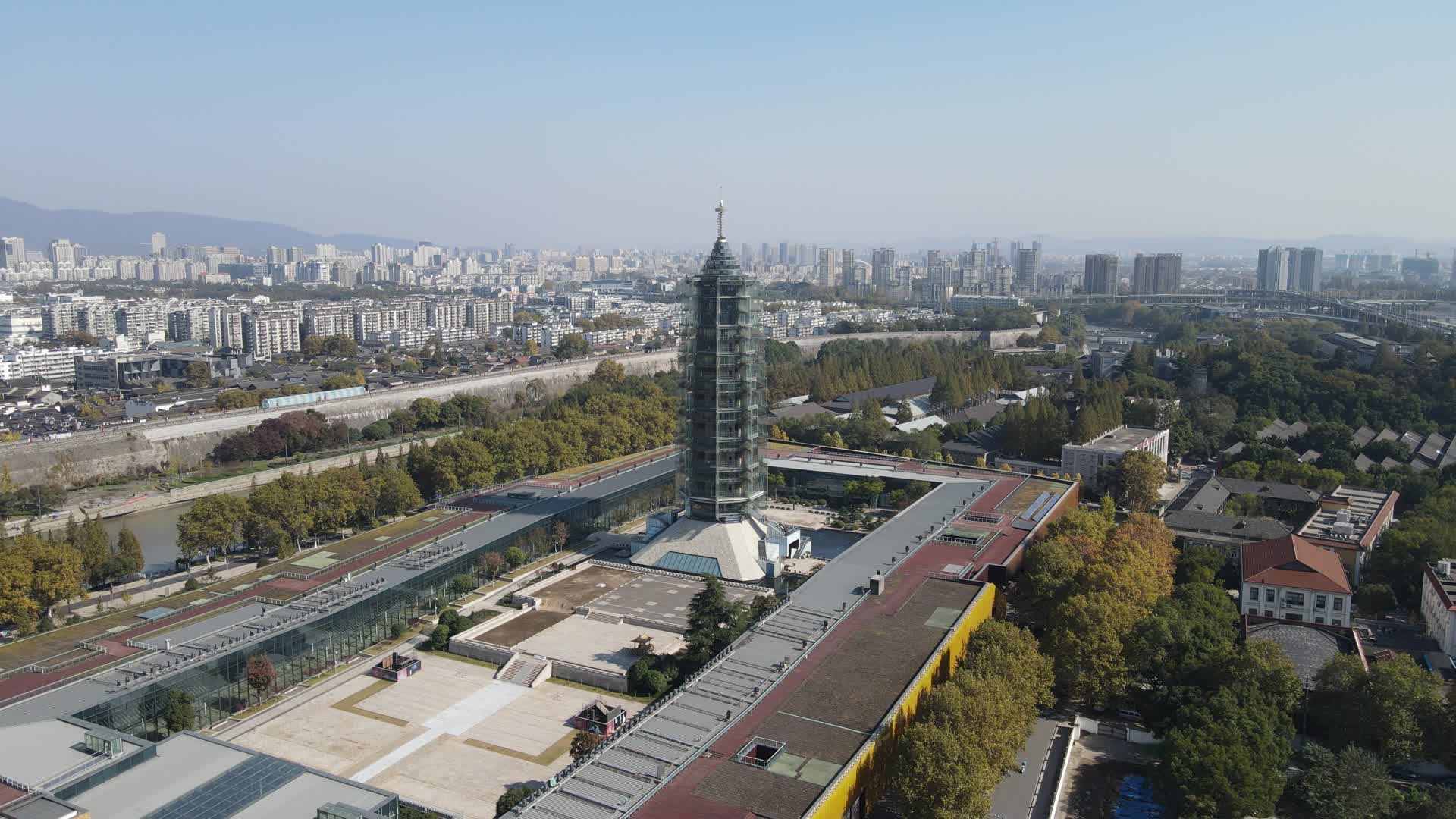 航拍南京大报恩寺遗址景区视频的预览图