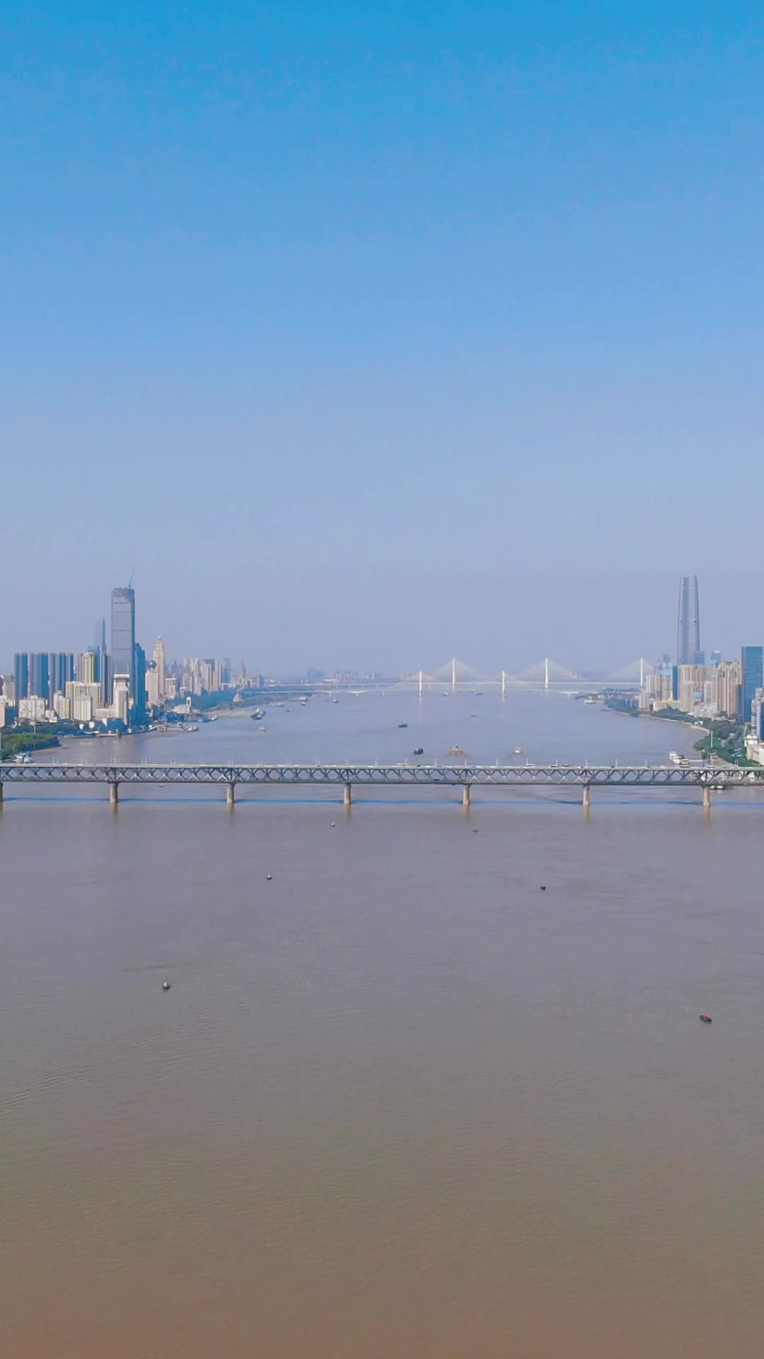 航拍武汉城市风光竖屏视频的预览图