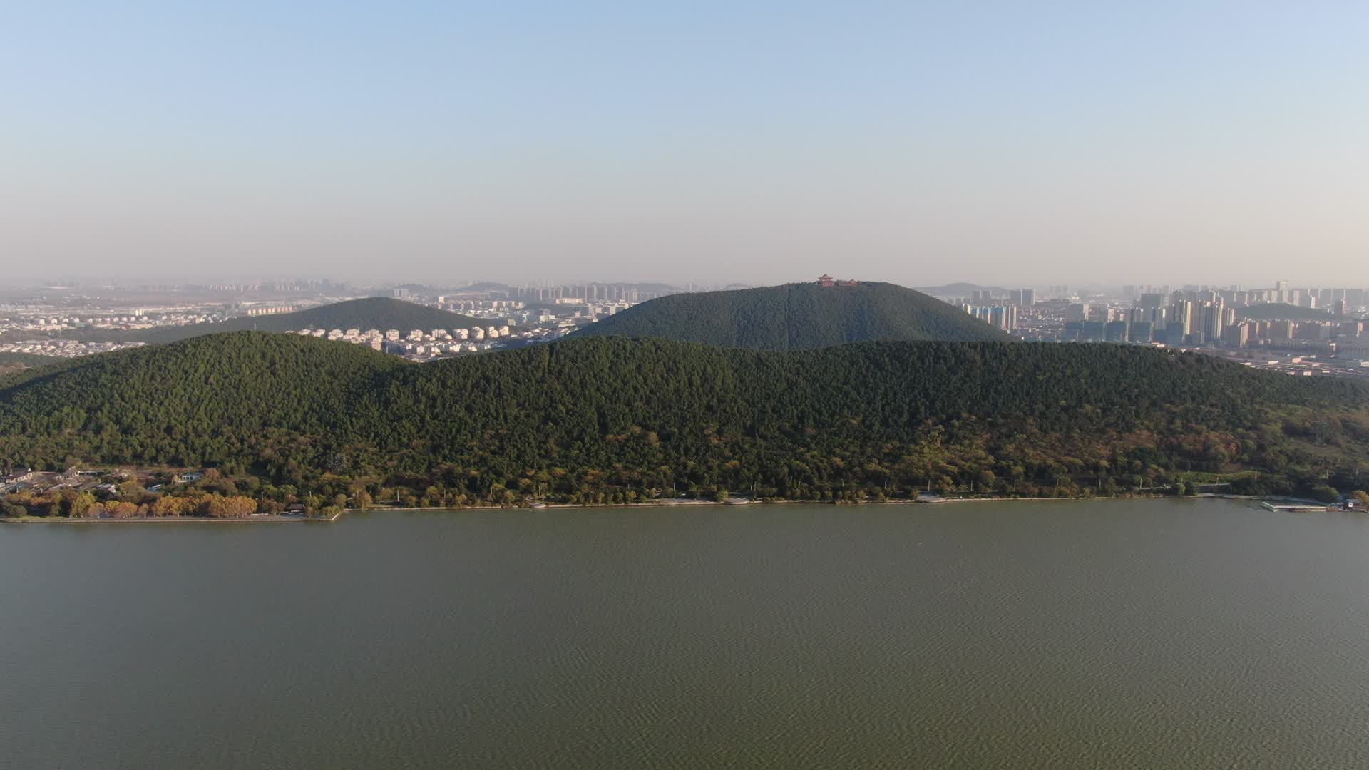 航拍江苏徐州云龙湖5A景区视频的预览图