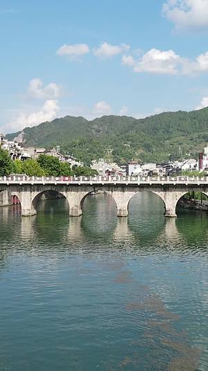 航拍贵州镇远舞阳河新大桥视频的预览图