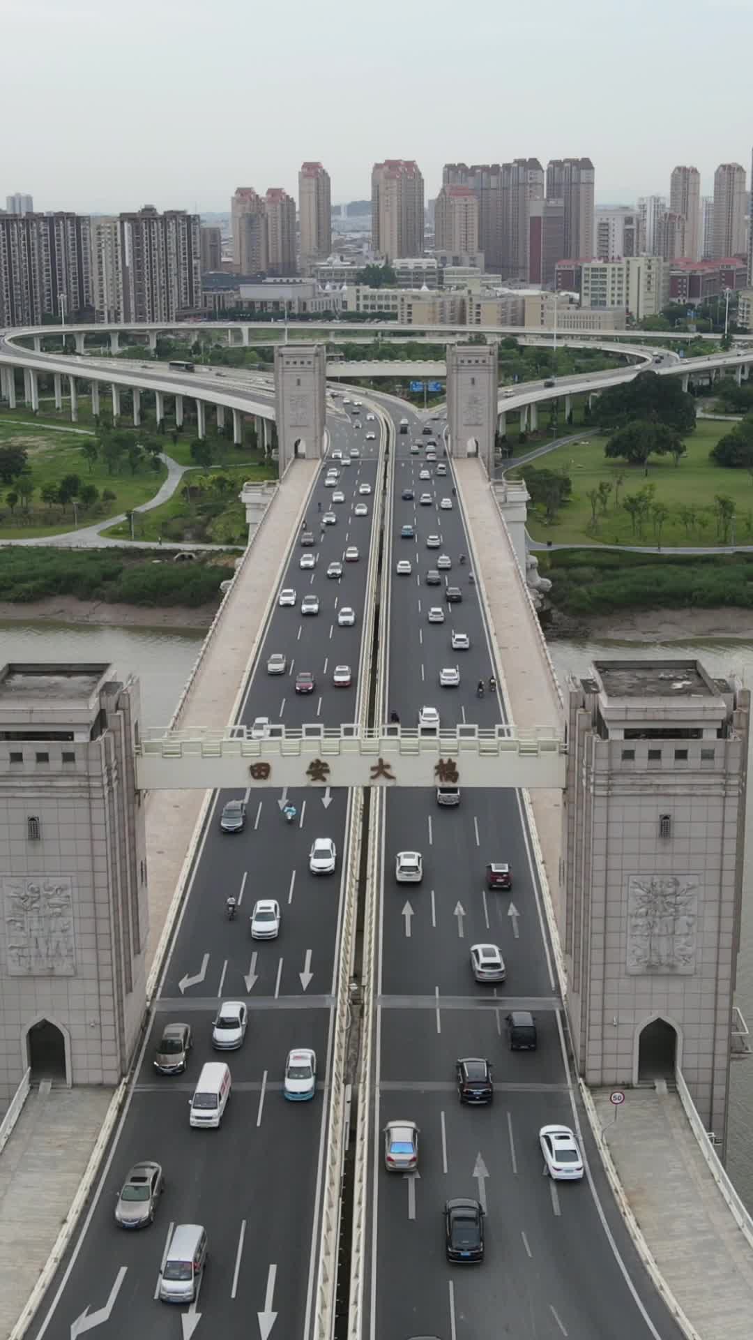 福建泉州晋江田安大桥竖屏视频的预览图