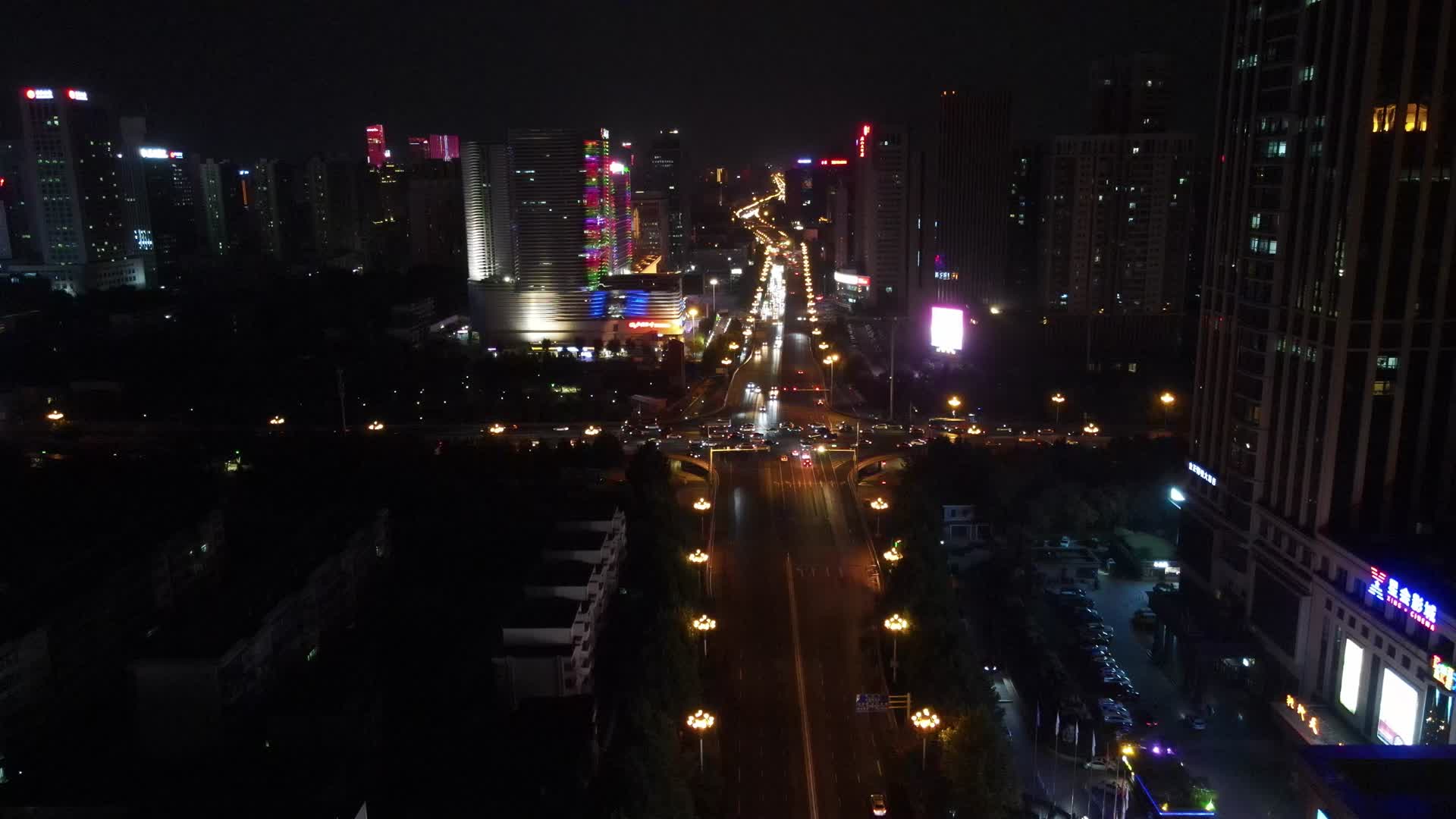 航拍石家庄城市夜景交通大道视频的预览图